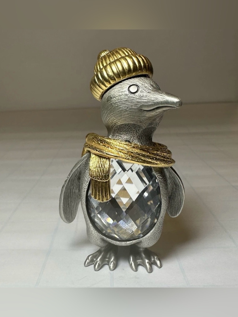 Swarovski Trimlite Strass Penguin 72113 Pewter Figurine Gold Hat Scarf 1982 VTG